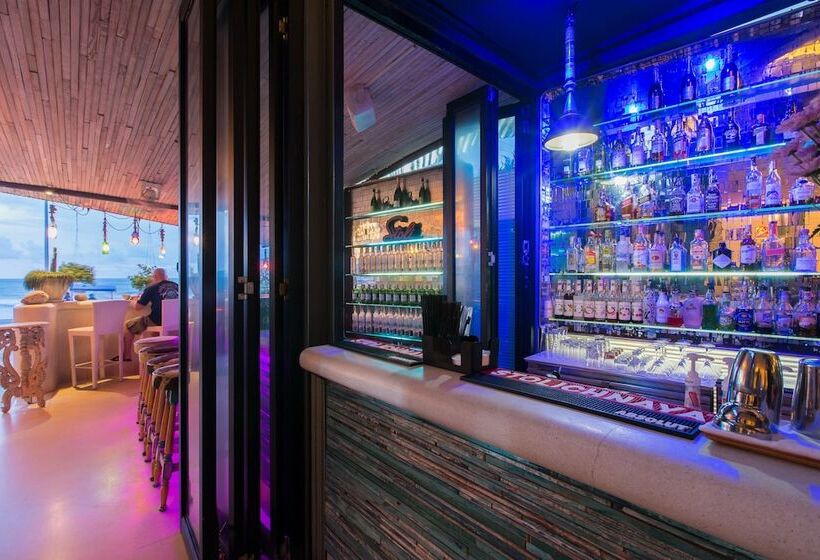 Barefoot Hotel Kalim Beach Front