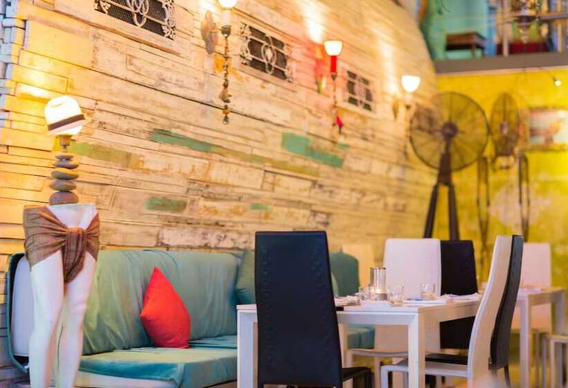 Barefoot Hotel Kalim Beach Front