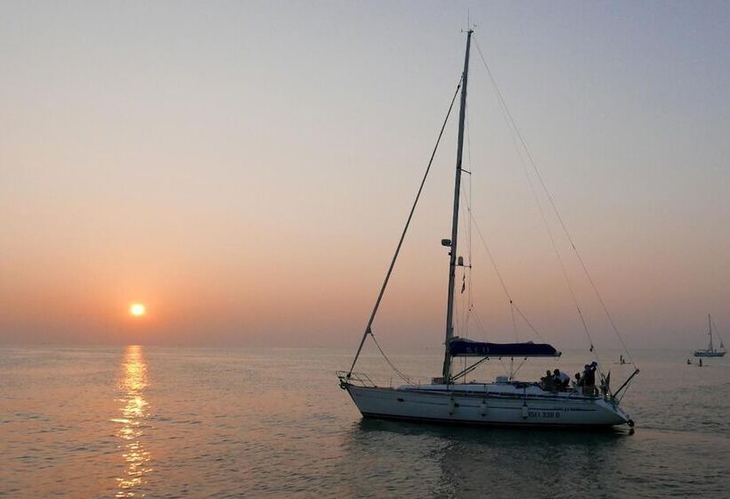 ベッドアンドブレックファースト Albergo Villa Lucia