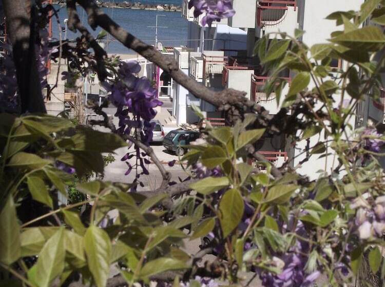 تختخواب و صبحانه Albergo Villa Lucia