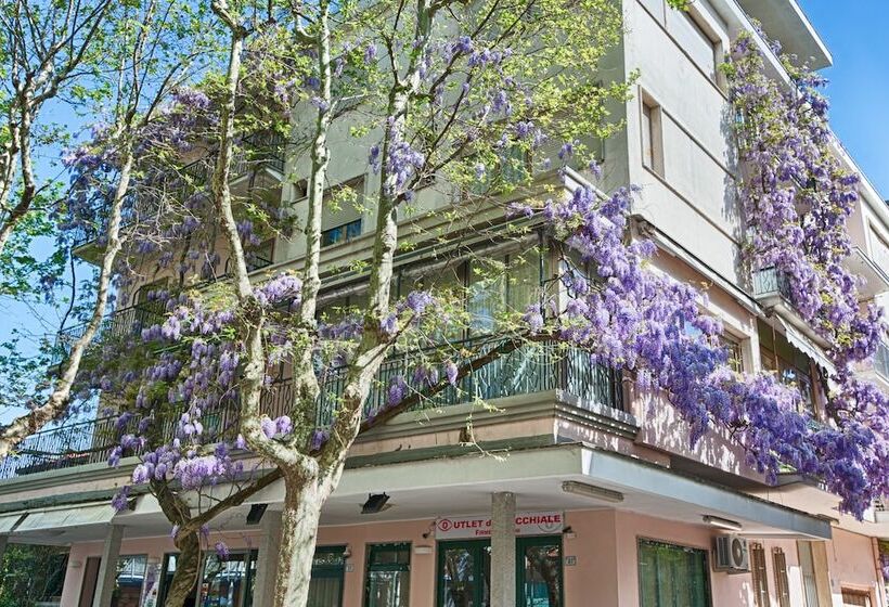 ベッドアンドブレックファースト Albergo Villa Lucia