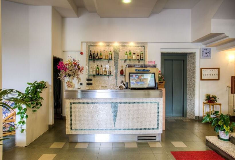 ベッドアンドブレックファースト Albergo Villa Lucia