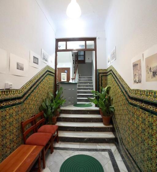 تختخواب و صبحانه Cathedral Rooms & Houses