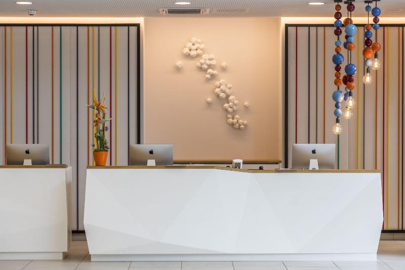 Capri By Fraser Berlin