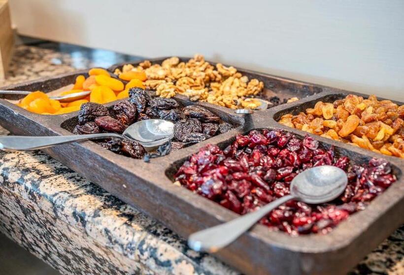 Dionysos Hotel & Suites