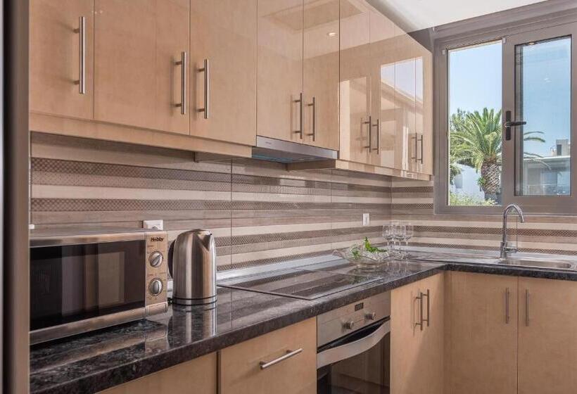 Dionysos Hotel & Suites