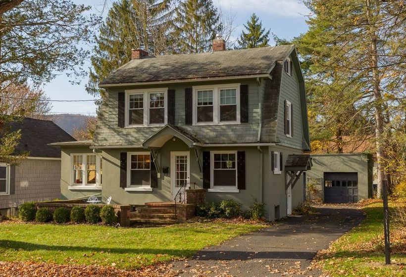 Enchanted Cottage On Glen  Entire House Rental