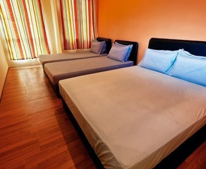 Harbourside Backpackers  Hostel