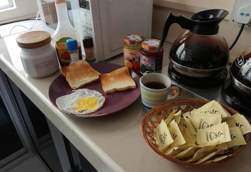 Harbourside Backpackers  Hostel