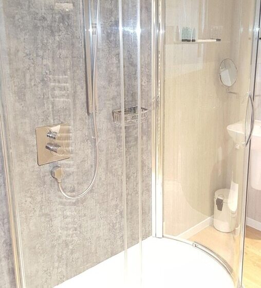 مسافرخانه The Queens Head