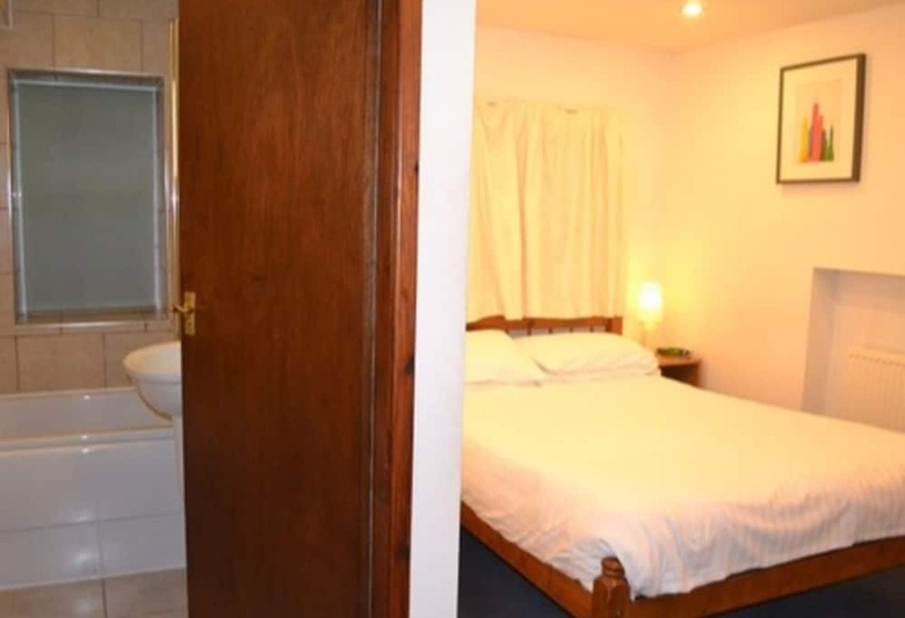 مسافرخانه The Queens Head