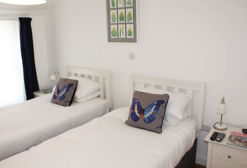 مسافرخانه The Queens Head