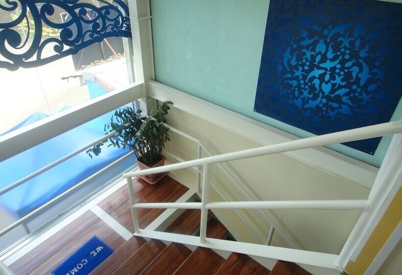 Отель Alon Travelers Lodge