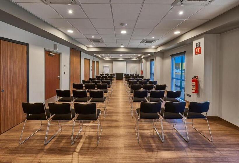 Отель City Express By Marriott Celaya Galerias