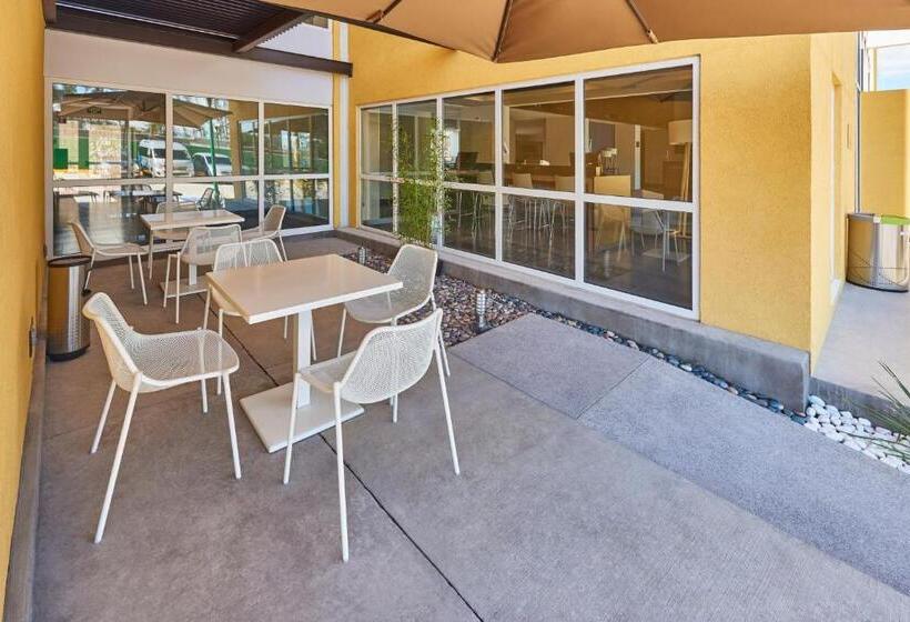 Отель City Express By Marriott Celaya Galerias