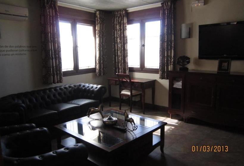 هتل El Casón De Los Poemas