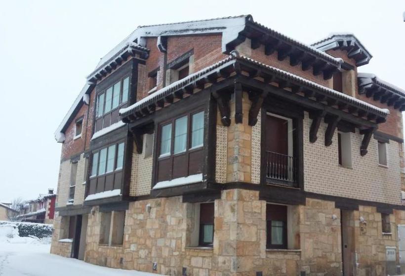 هتل El Casón De Los Poemas