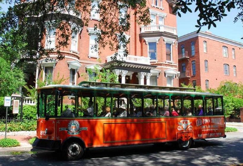 هتل Iris Garden Inn