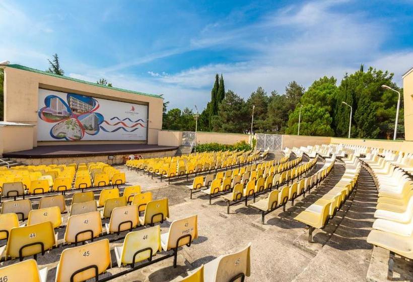 هتل Korall Adlerkurort