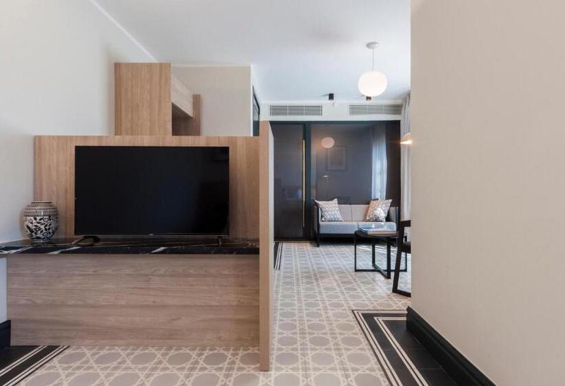 هتل La Falconeria