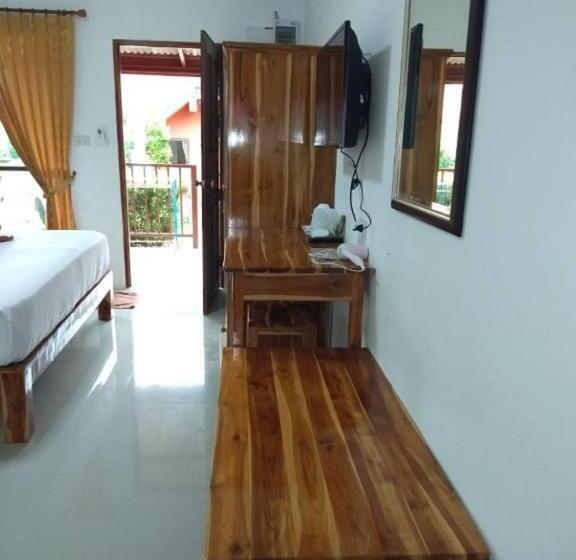 Отель Lanta Cottage Sha Plus