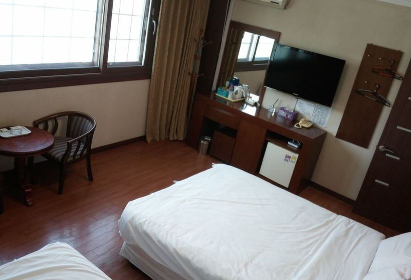 בית מלון כפרי Lighthouse