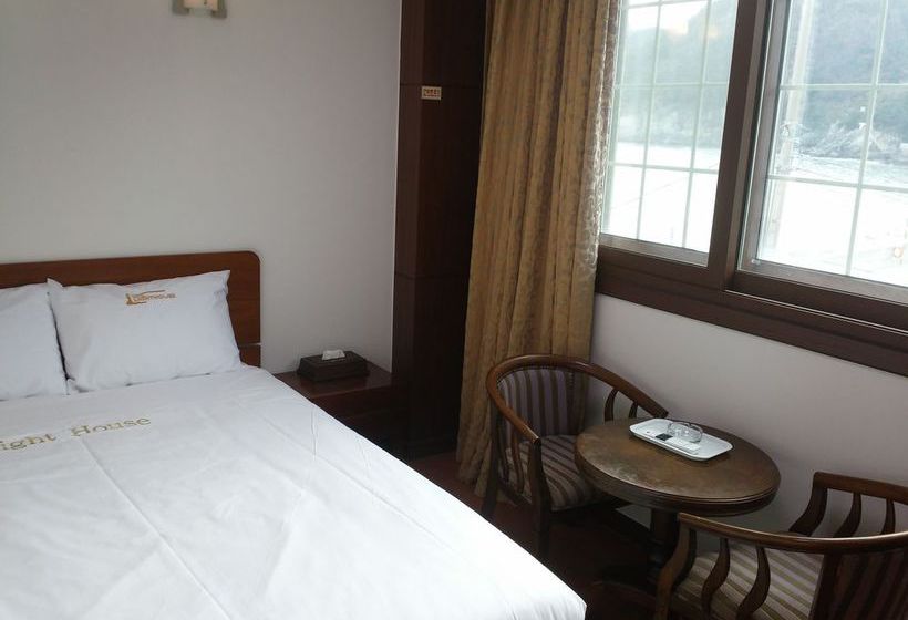 בית מלון כפרי Lighthouse