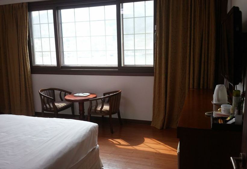 בית מלון כפרי Lighthouse