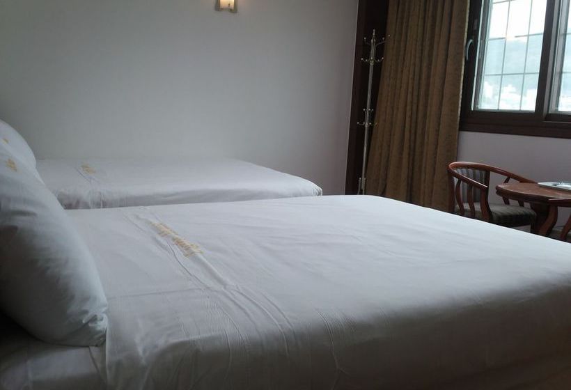 בית מלון כפרי Lighthouse