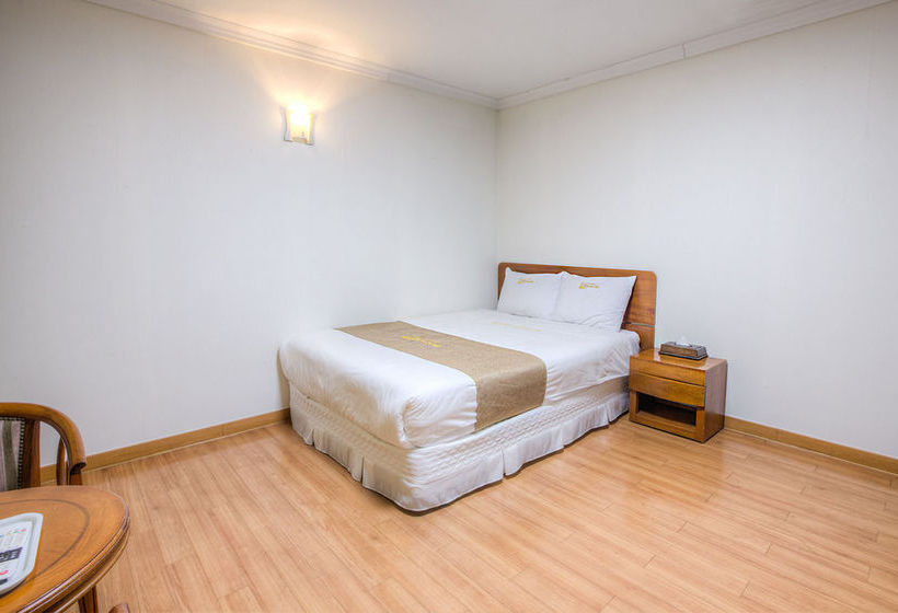 בית מלון כפרי Lighthouse