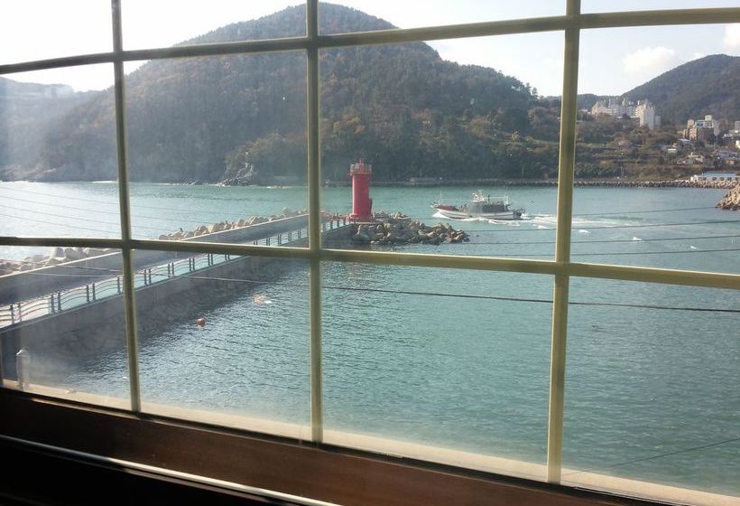 בית מלון כפרי Lighthouse