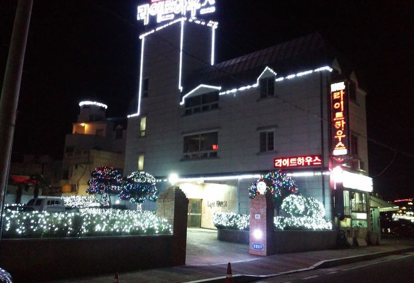 בית מלון כפרי Lighthouse
