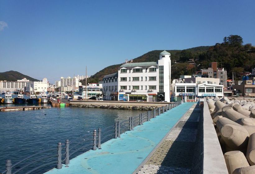 בית מלון כפרי Lighthouse