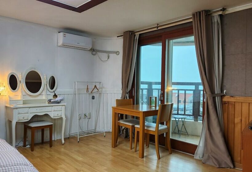 בית מלון כפרי Queens Bay Pension