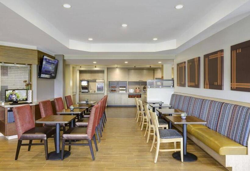 בית מלון כפרי Towneplace Suites Lake Charles