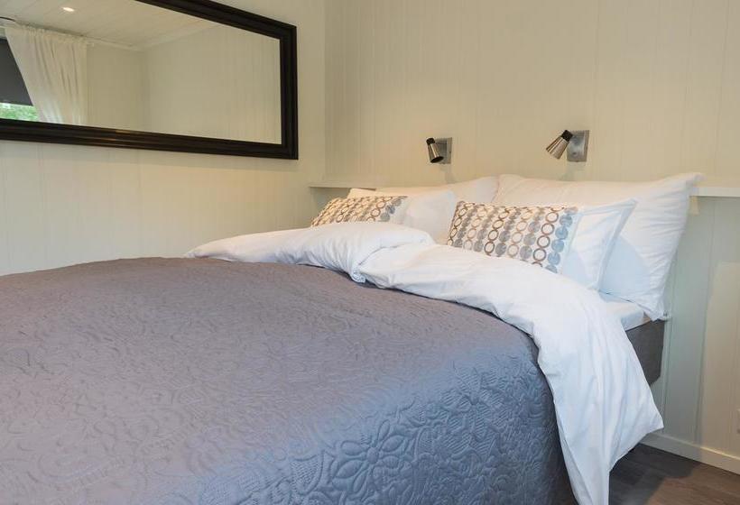모텔 Krøgeneslåven Microtel