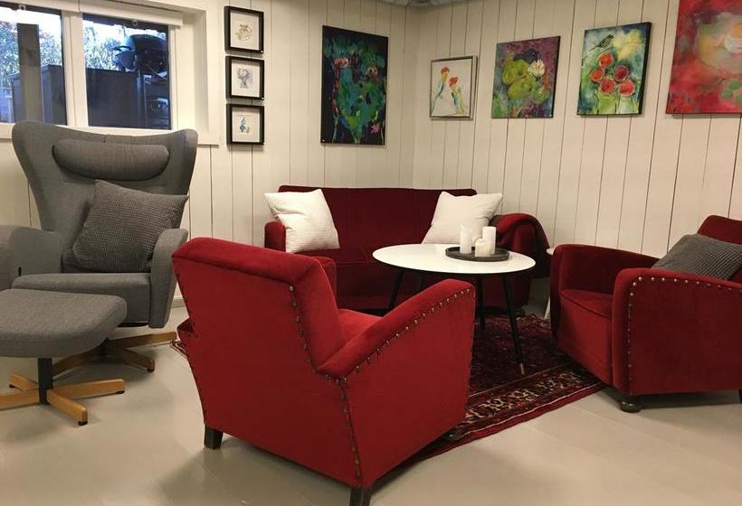 모텔 Krøgeneslåven Microtel