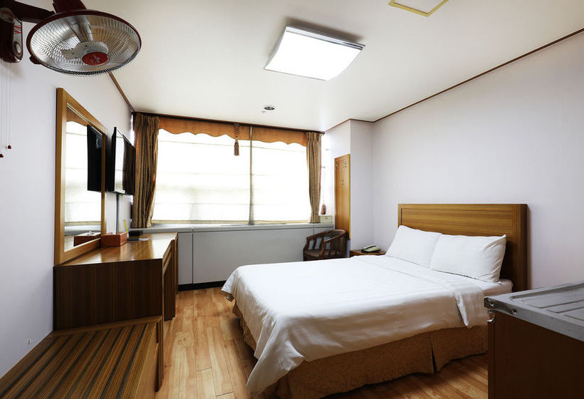 פנסיון Erica Guesthouse