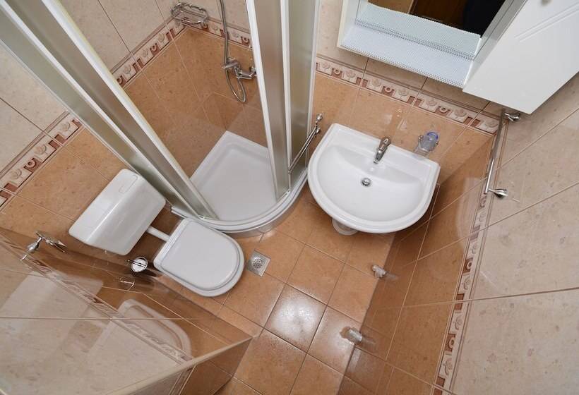 بنسيون House Topic