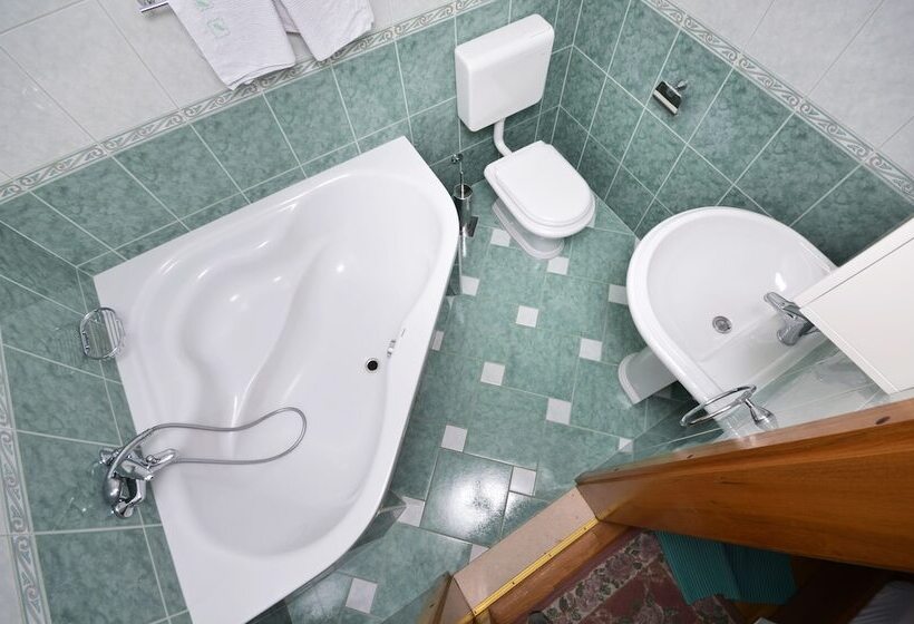 بنسيون House Topic