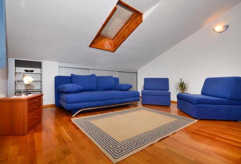 بنسيون House Topic