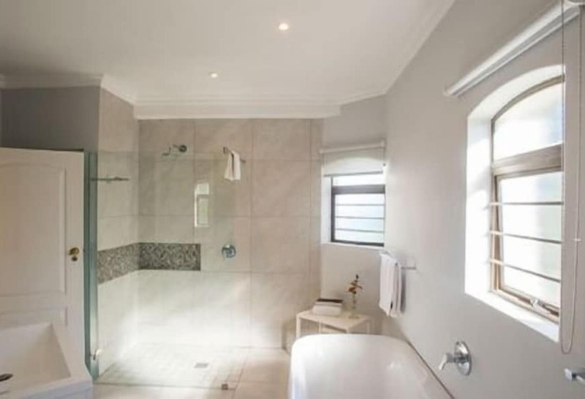 פנסיון Lalaria Lodge