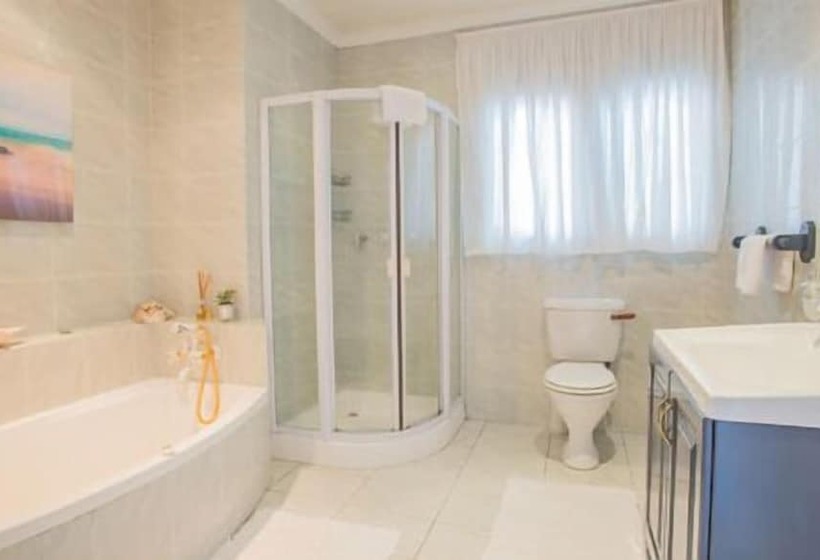 פנסיון Lalaria Lodge