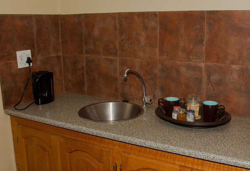 بنسيون Ngena Guest House