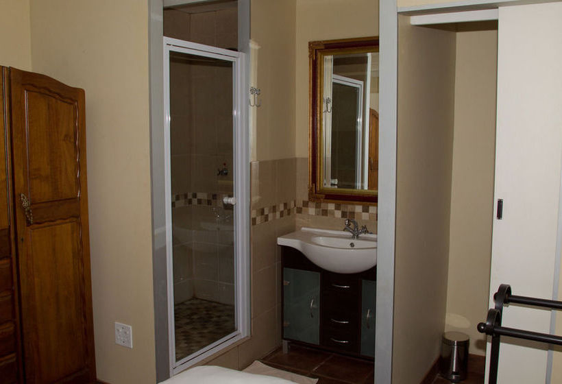 بنسيون Ngena Guest House