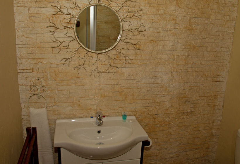 بنسيون Ngena Guest House