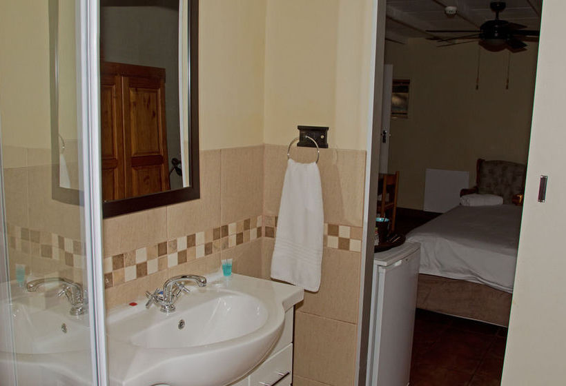 بنسيون Ngena Guest House