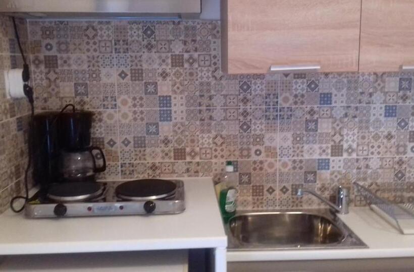 پانسیون Smaragdi Studios And Rooms