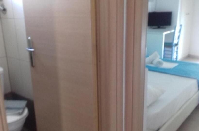 پانسیون Smaragdi Studios And Rooms