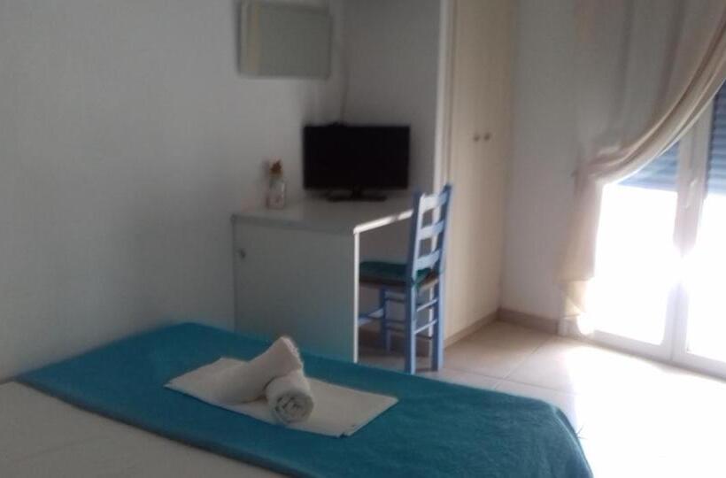 پانسیون Smaragdi Studios And Rooms